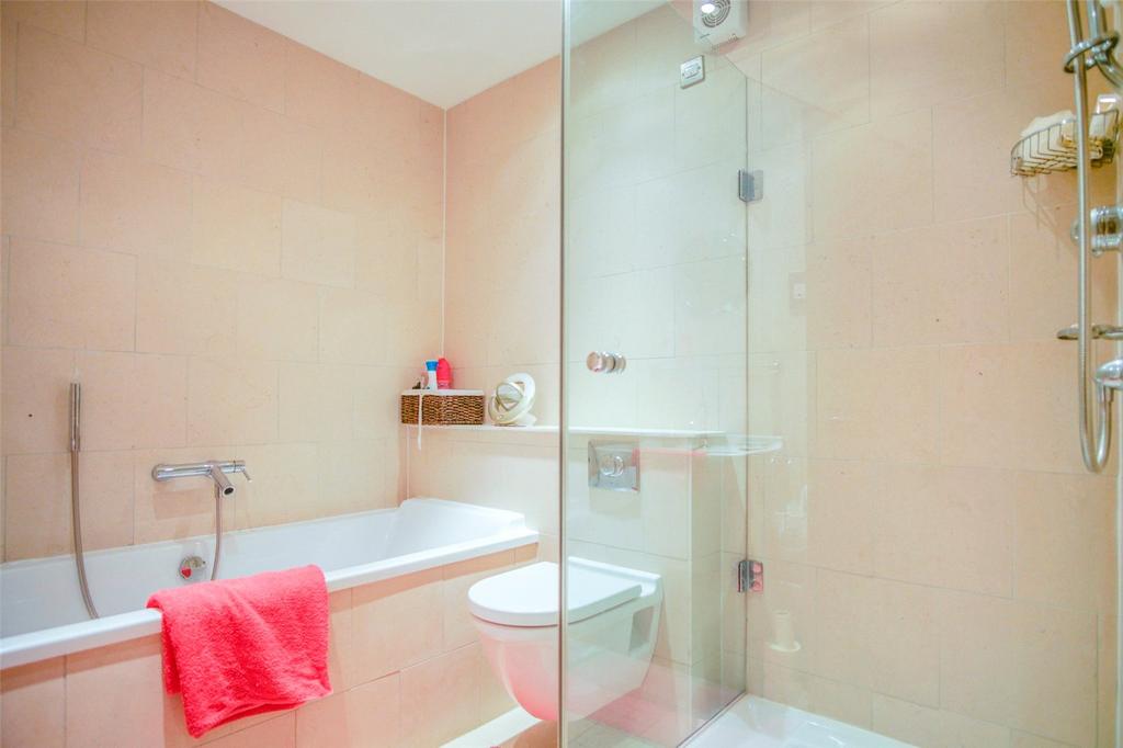 En-Suite Bathroom