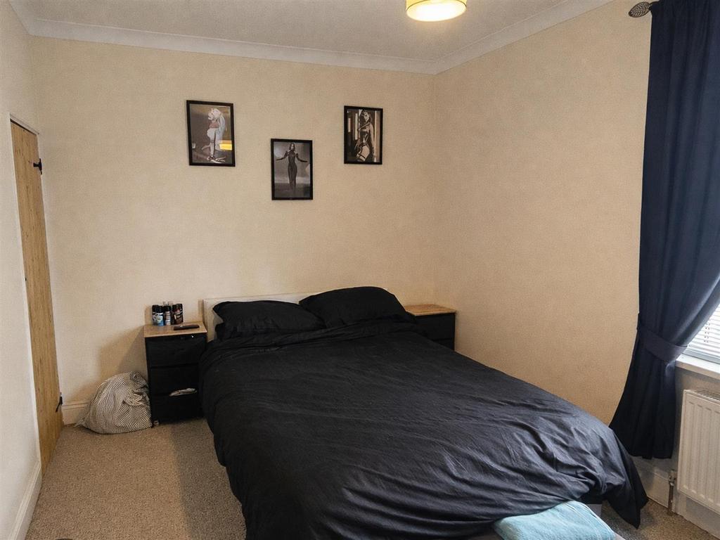 Bedroom 1.jpg