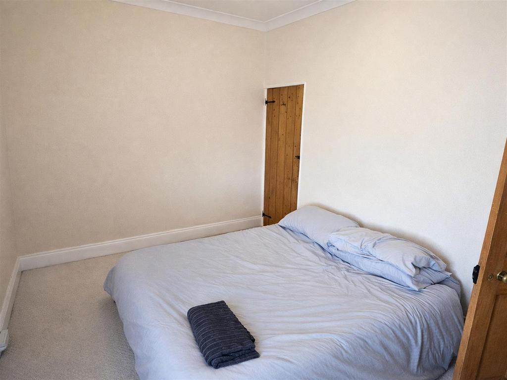 Bed 2.jpg