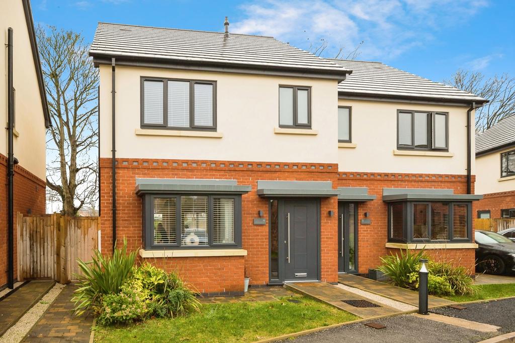 3 bedroom semi-detached house for sale