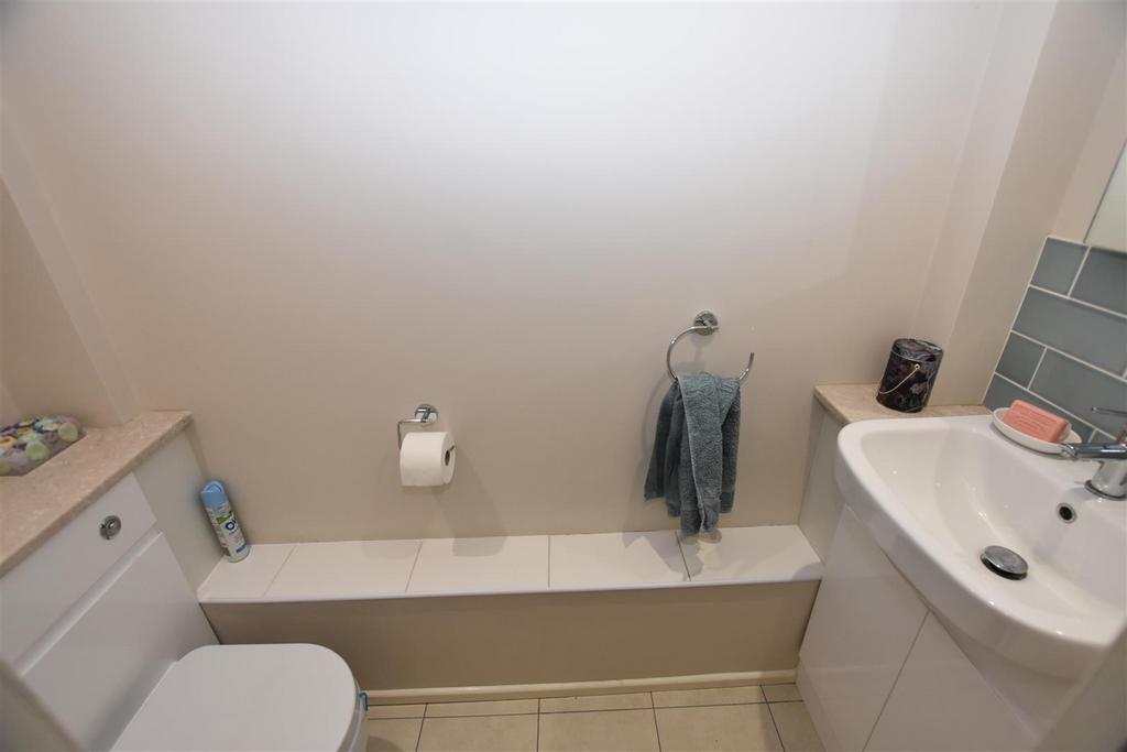 Cloak room w.c