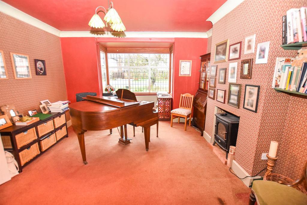 Sitting room.