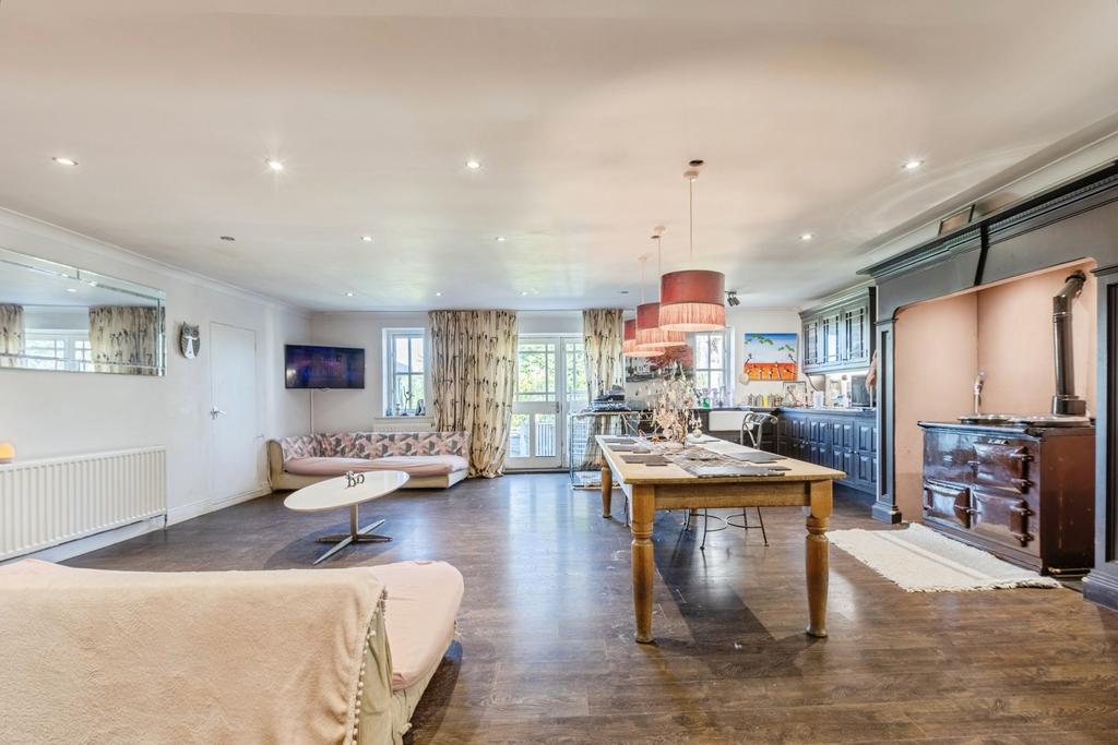 Kitchen/Dining