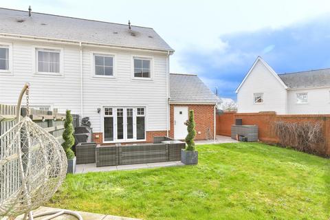 3 bedroom semi-detached house for sale, Berry Drive, Snodland ME6