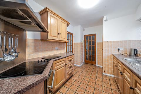 3 bedroom semi-detached house for sale, Fairoak Gardens, Romford RM1