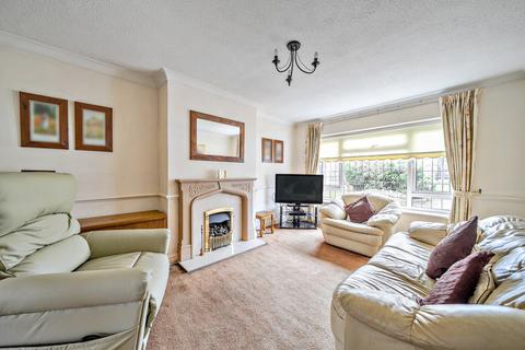 3 bedroom semi-detached house for sale, Fairoak Gardens, Romford RM1