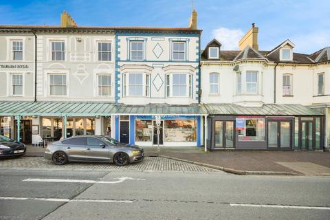 undefined, Station Square, Pwllheli, Gwynedd, LL53