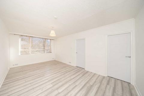 2 bedroom flat to rent, Victoria Drive, London SW19