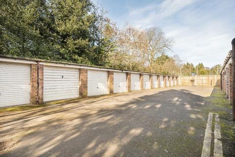 2 bedroom flat to rent, Victoria Drive, London SW19