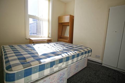 undefined, 2-Bedroom Flat to Let on New Hall Lane, Preston