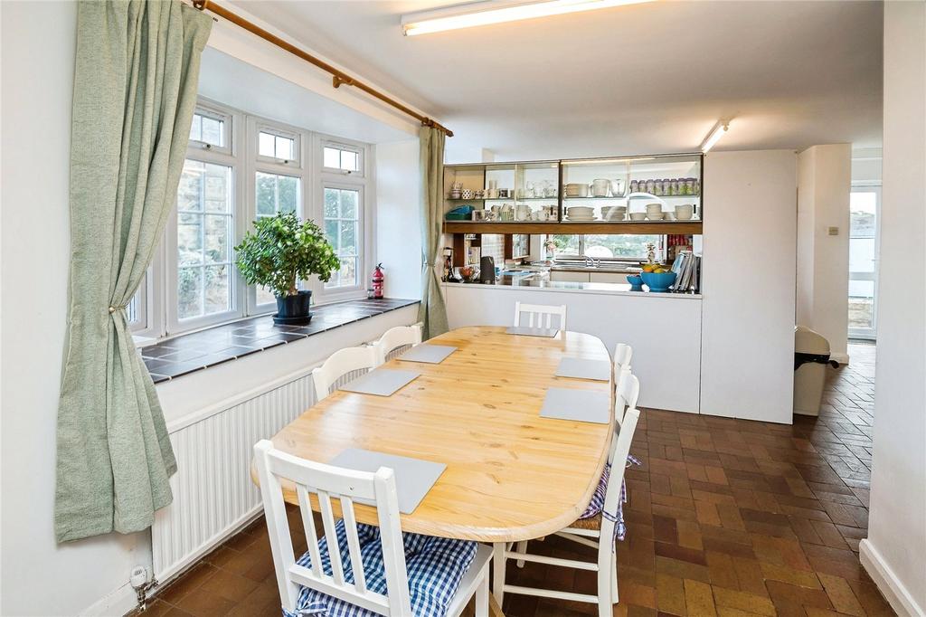 Kitchen/ Dining Room