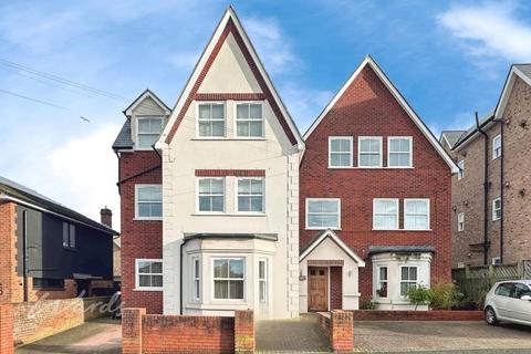 2 bedroom apartment to rent, Vere Road Broadstairs CT10