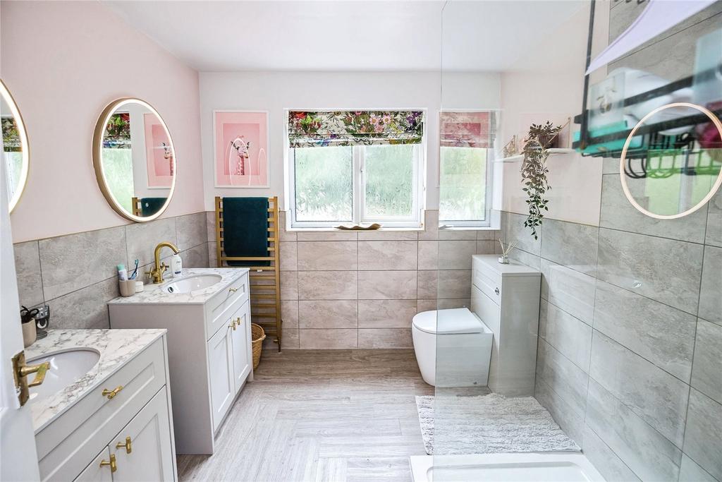 Master En-Suite