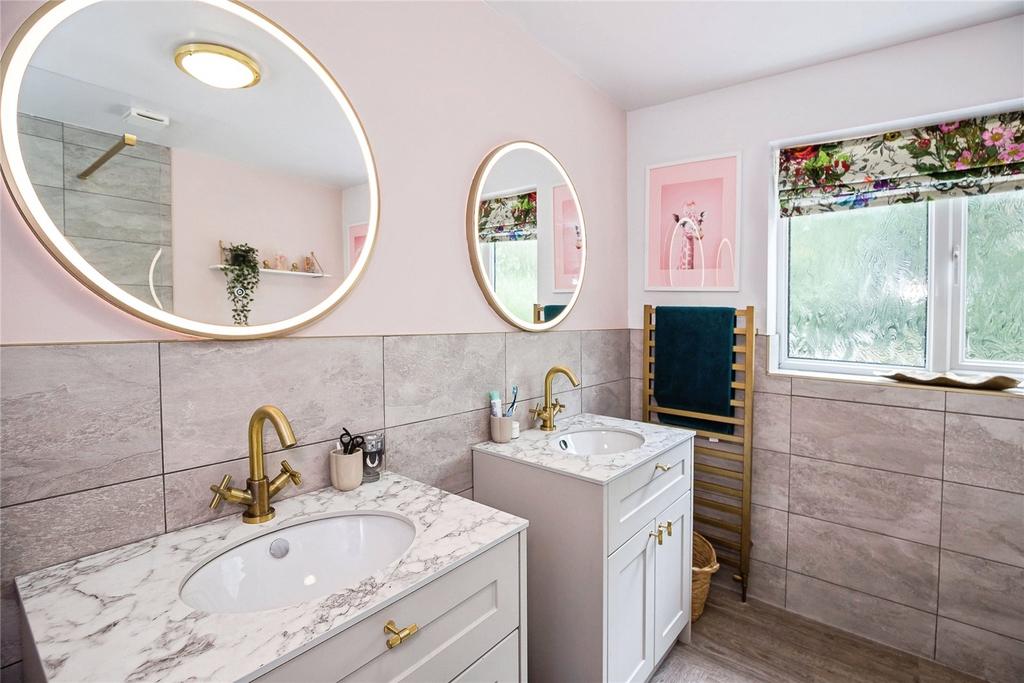 Master En-Suite