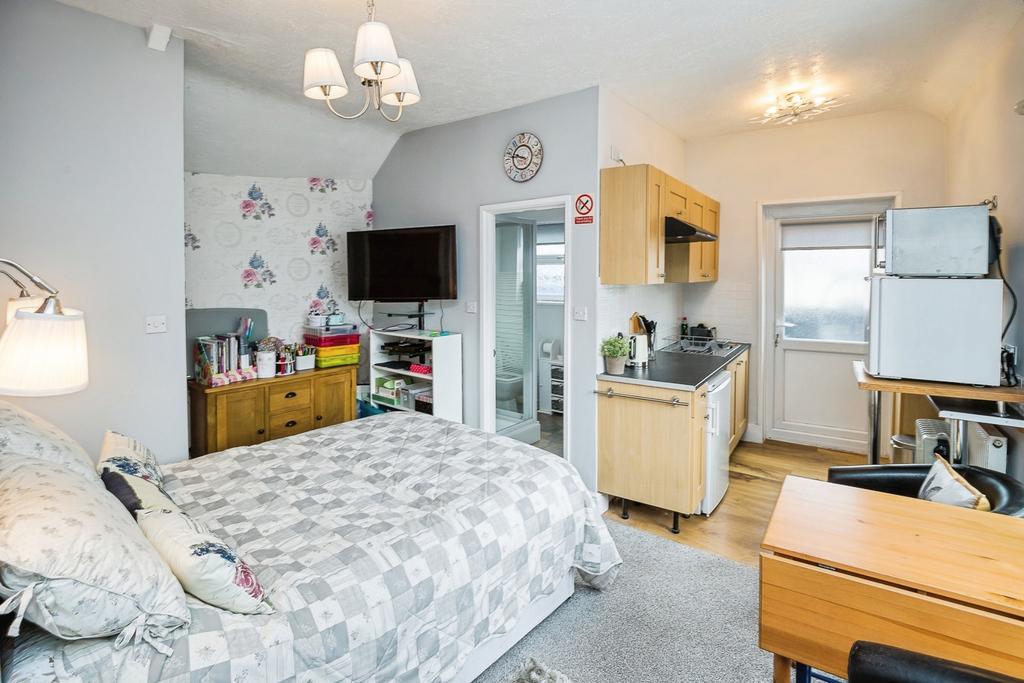 Main Bedroom-Studio