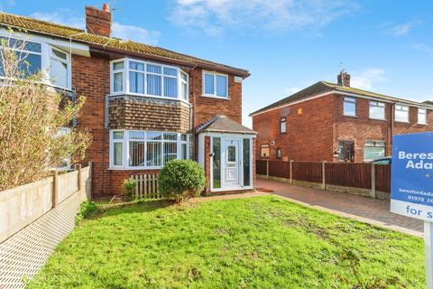3 bedroom semi-detached house for sale - St. Davids Crescent, Llay, Wrexham, LL12