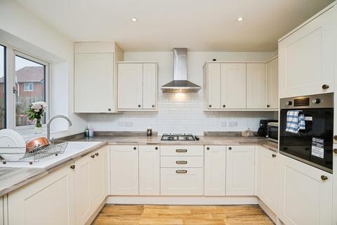 3 bedroom detached house for sale, Maes Glyndwr, Wrexham, LL11
