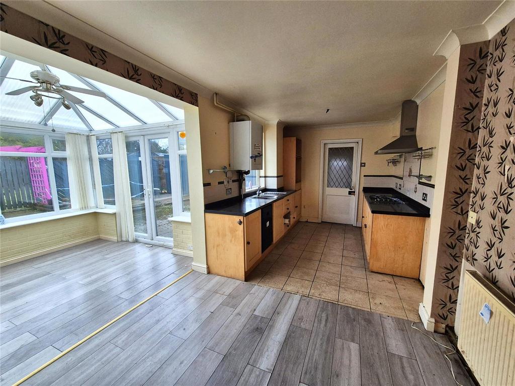Kitchen/ Dining Room