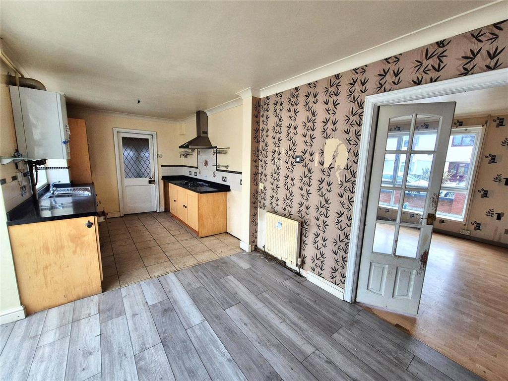 Kitchen/ Dining Room