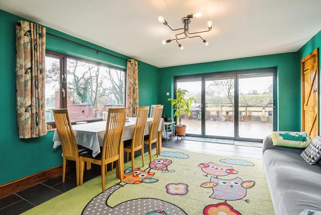 Dining Room/Playroom