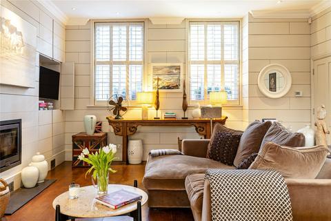 3 bedroom terraced house to rent, Kersley Mews, London, SW11