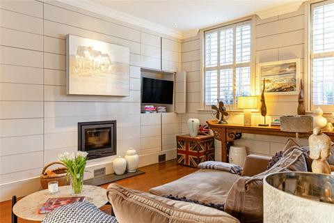 3 bedroom terraced house to rent, Kersley Mews, London, SW11