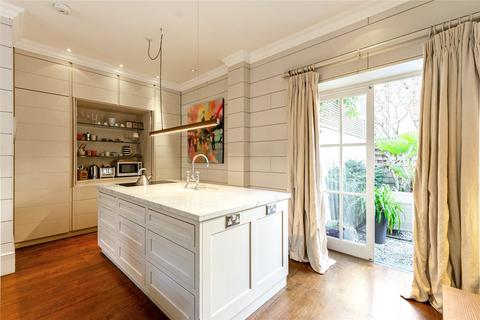 3 bedroom terraced house to rent, Kersley Mews, London, SW11