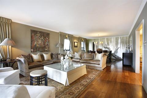 4 bedroom flat to rent, Anhalt Road, Battersea, SW11