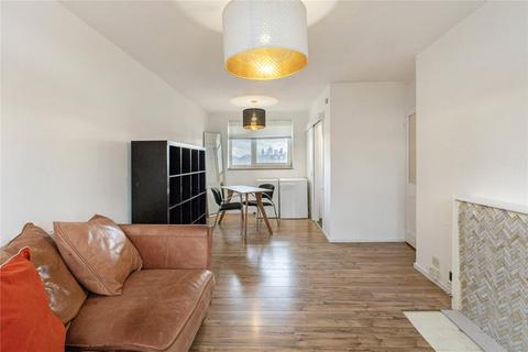 2 bedroom flat to rent, Henty Close, London, SW11