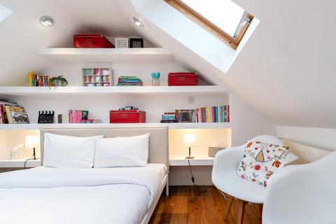 4 bedroom house to rent, Leathwaite Road, London, SW11