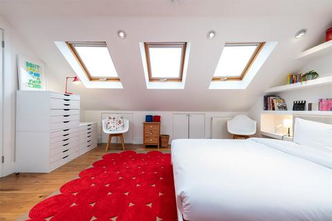 4 bedroom house to rent, Leathwaite Road, London, SW11