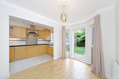 4 bedroom terraced house to rent, Russell Close, Chiswick, W4