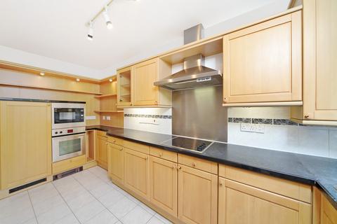 4 bedroom terraced house to rent, Russell Close, Chiswick, W4