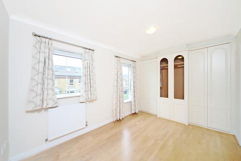4 bedroom terraced house to rent, Russell Close, Chiswick, W4