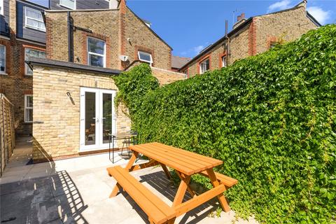 Studio to rent, Valetta Road, London, W3