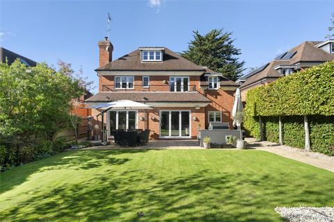 5 bedroom detached house to rent, Wychwood Close, Oxshott, Leatherhead, Surrey, KT22