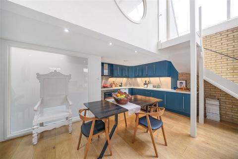 3 bedroom semi-detached house to rent, Welmar Mews, London, SW4