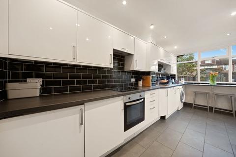 3 bedroom terraced house for sale, Oulton Crescent, Barking IG11