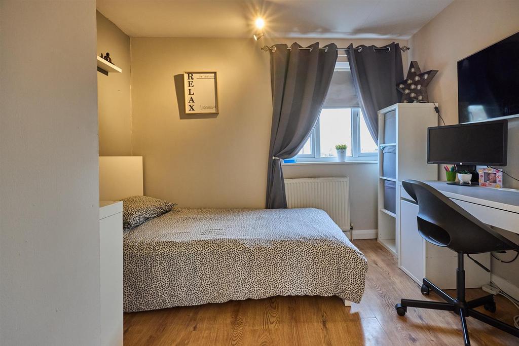 Chesterfield Way 3.jpg