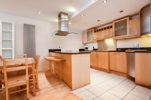 2 bedroom flat to rent, Millharbour, London, E14