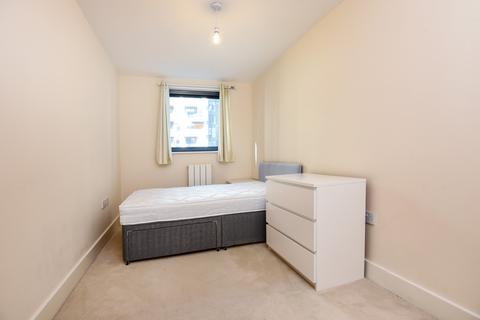 2 bedroom flat to rent, Millharbour, London, E14