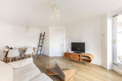 2 bedroom flat to rent, Stewart Street, London, E14