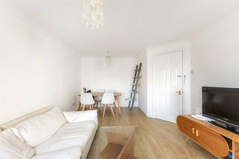 2 bedroom flat to rent, Stewart Street, London, E14