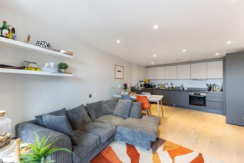 2 bedroom flat to rent, Tottenham Lane, Crouch End, London, N8