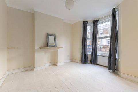 6 bedroom end of terrace house to rent, Calverley Grove, Archway, London, N19