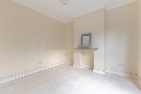 6 bedroom end of terrace house to rent, Calverley Grove, Archway, London, N19