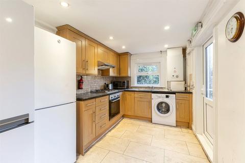 6 bedroom end of terrace house to rent, Calverley Grove, Archway, London, N19