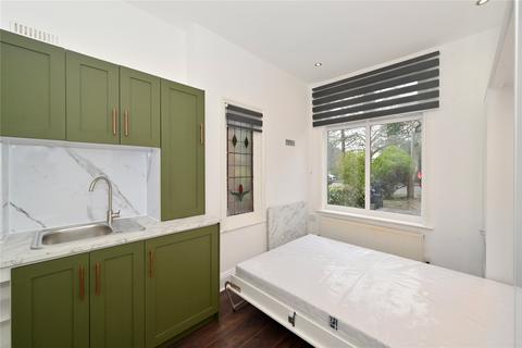 Studio to rent, Etchingham Park Road, London, N3