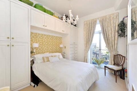2 bedroom flat to rent, Earl's Court Square, London, SW5