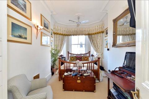 2 bedroom flat to rent, Earl's Court Square, London, SW5